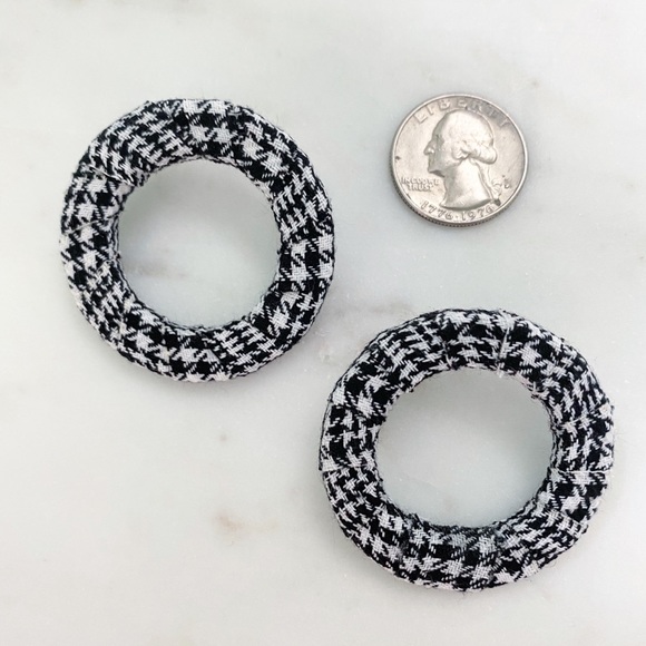 "Ingrid" Earrings || Black Houndstooth Hoop - Picture 7 of 10
